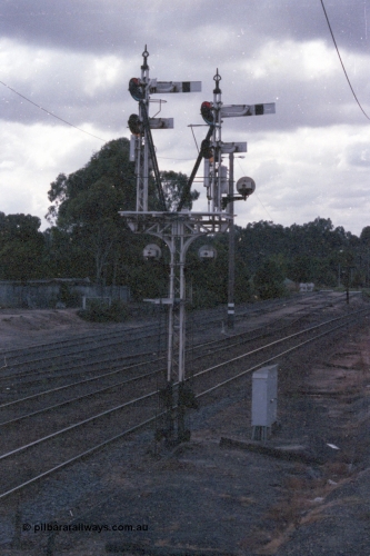 148-06
Wangaratta, semaphore and disc bracket signal post 23, Up Home and Calling-on signals, disc shunting signals, rear view taken from footbridge, No.3, 4 and 5 Rd extensions in the background.
