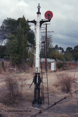 148-12
Wangaratta, half stripped former twin disc Signal Post 13 with Left-hand Disc removed, was from Carriage Dock to Siding 'F', Right-hand Disc from Carriage Dock to 'A' towards Post 9.
