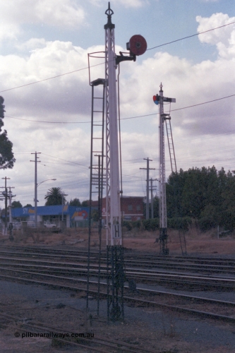 148-24
Wangaratta, Signal Post 11, Disc Signal from Sidings 'H' or 'E' to No. 3 Road towards Post 17; or to Nos. 4 or 5 Roads towards Post 19; or to No. 6 Road. Signal Post 12 to the right.
