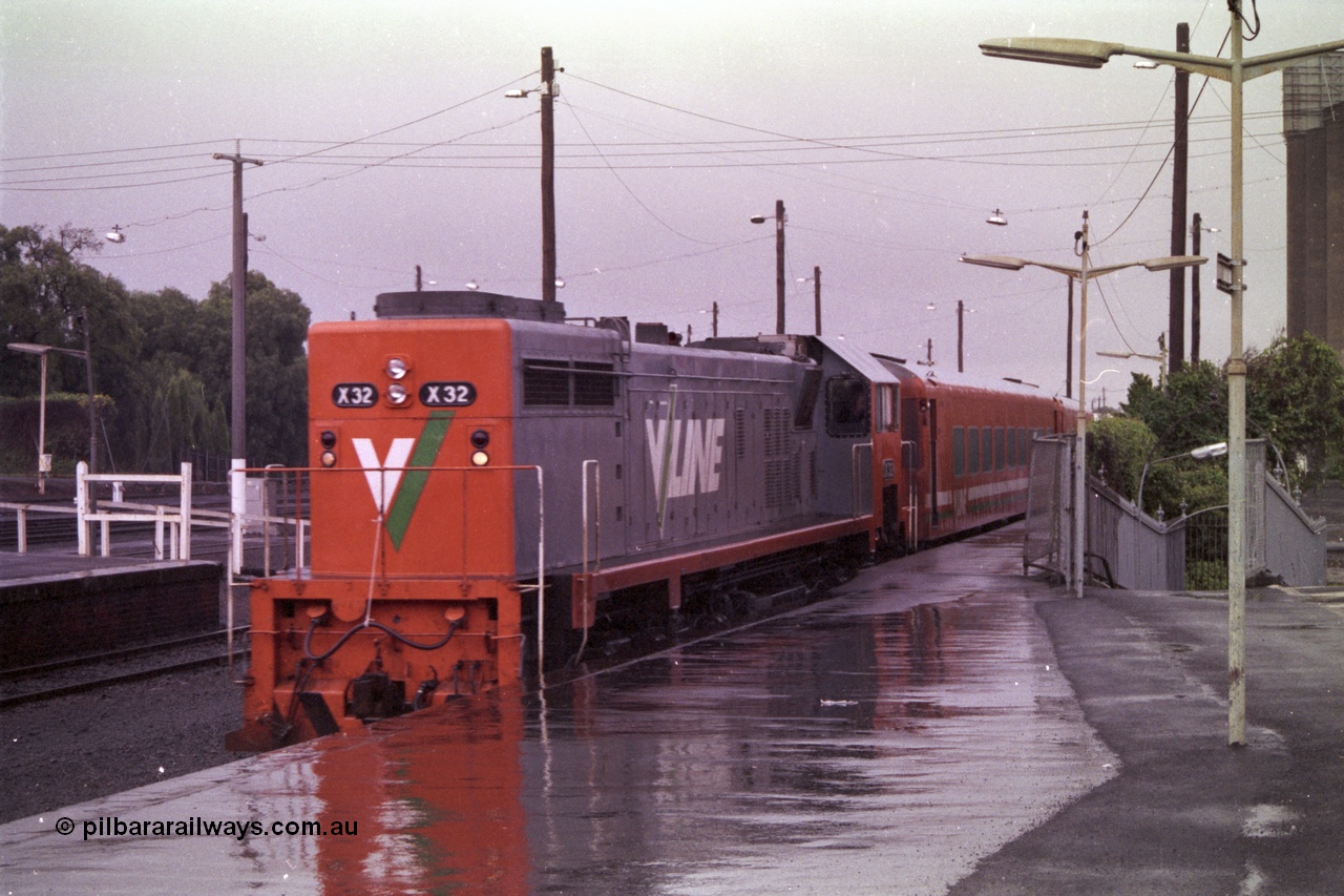150-05
Geelong, V/Line broad gauge X class X 32 Clyde Engineering EMD model G16C serial 66-485 leads down Melbourne - Geelong passenger train 8229 into Geelong station.
Keywords: X-class;X32;Clyde-Engineering-Granville-NSW;EMD;G16C;66-485;