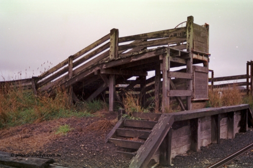 150-23
Lismore, sheep loading race and platform, tow tier loading race, doors on front are hinged to drop down to waggon entry points.
