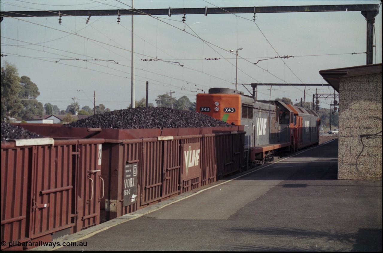 152-13
Pakenham station, V/Line broad gauge up 9444 goods to Nth Geelong with G class G 543 Clyde Engineering EMD model JT26C-2SS serial 89-1276 and X class X 43 Clyde Engineering EMD model G26C serial 70-706 and VOBX class bogie briquette waggon VOBX 160.
