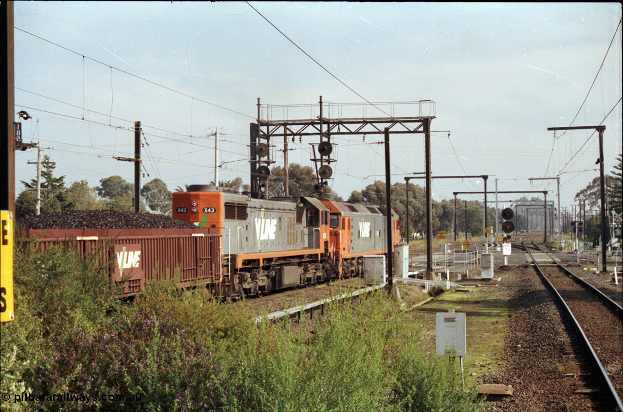 152-16
Pakenham, V/Line broad gauge up 9444 goods to Nth Geelong with G class G 543 Clyde Engineering EMD model JT26C-2SS serial 89-1276 and X class X 43 Clyde Engineering EMD model G26C serial 70-706 departs and crosses Main Street.
Keywords: X-class;X43;Clyde-Engineering-Granville-NSW;EMD;GT26C;70-706;