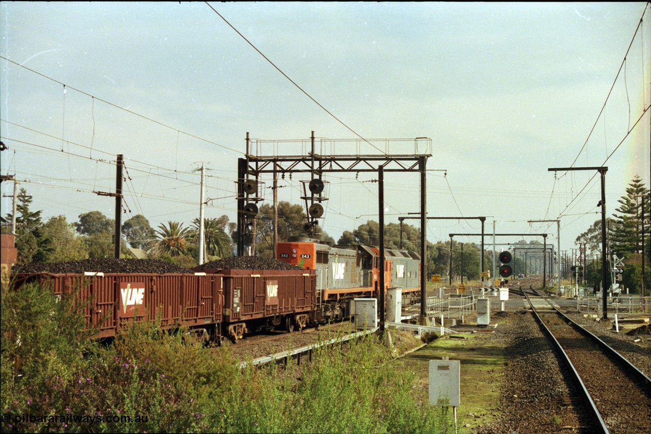 152-17
Pakenham, V/Line broad gauge up 9444 goods to Nth Geelong with G class G 543 Clyde Engineering EMD model JT26C-2SS serial 89-1276 and X class X 43 Clyde Engineering EMD model G26C serial 70-706 departs and crosses Main Street.
Keywords: X-class;X43;Clyde-Engineering-Granville-NSW;EMD;GT26C;70-706;