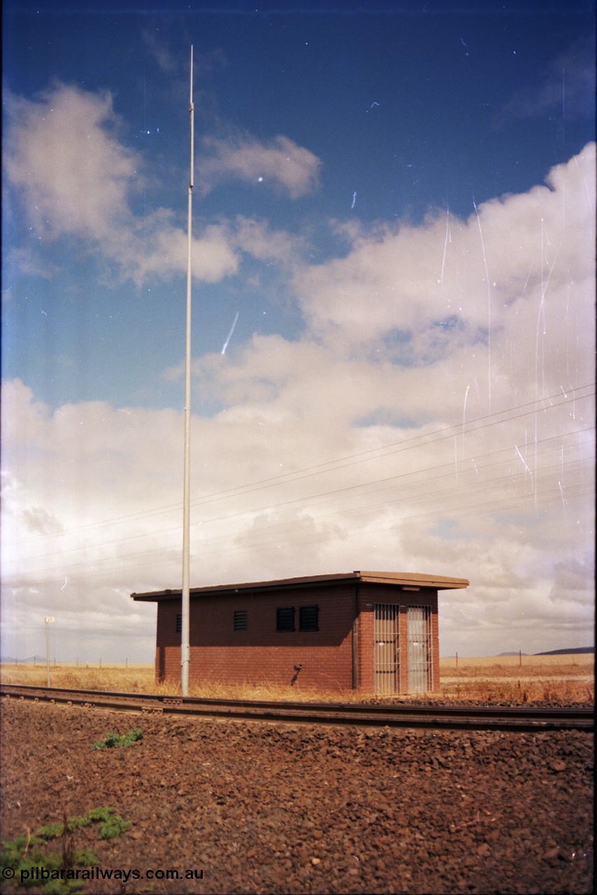 153-1-04
Bank Box Loop interlocking or relay room and radio mast, track side view from Ballarat end.
