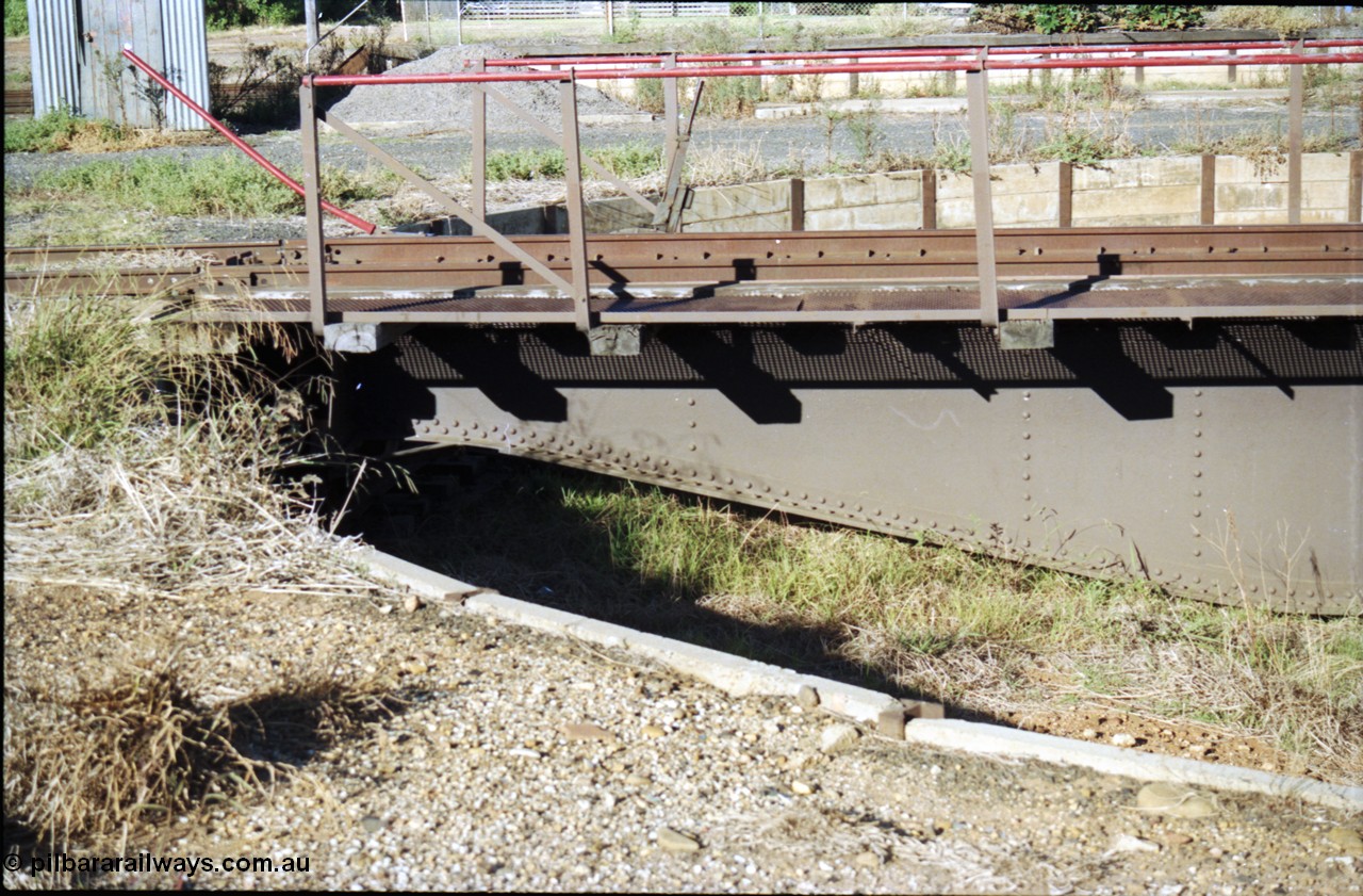 153-1-15
Bacchus Marsh turntable looking at lever end interlock and side, shows walkway and underframe.

