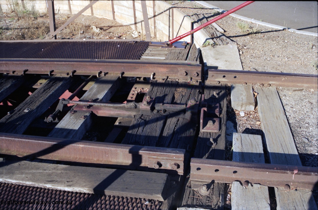 153-1-20
Bacchus Marsh turntable looking at interlocking mechanism and turning handle from non-lever end.
