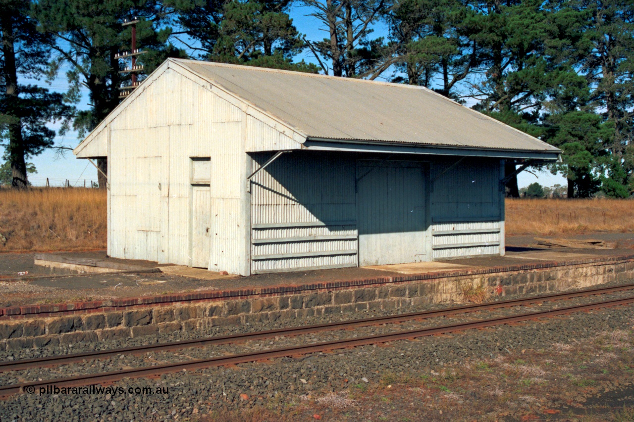 153-2-06
Ballan view of goods shed and platform from Melbourne end.
