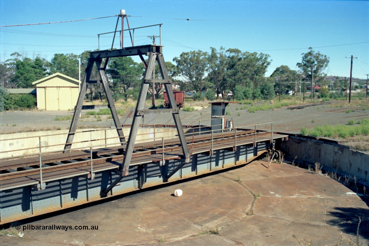 153-2-25
Ararat loco depot, turntable and pit, track at right leads to Ararat yard, HD type sand waggon in background.
