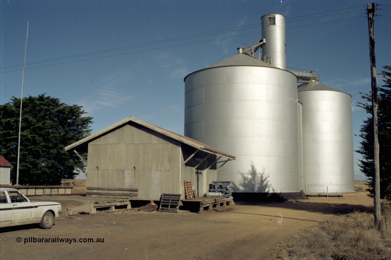 153-3-08
Tatyoon goods shed and Murphy silo complex, station platform at far left.
