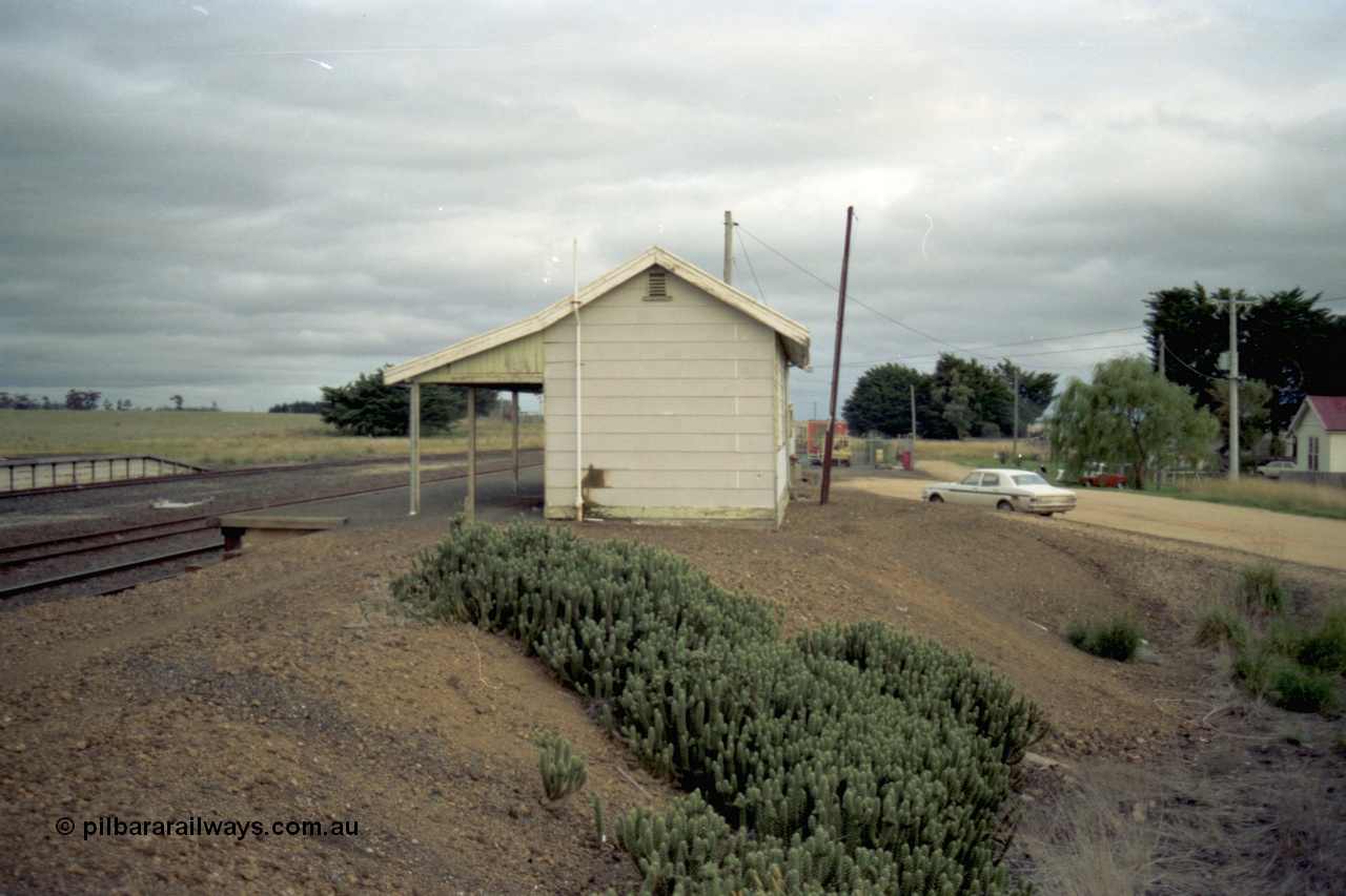 153-3-16
Derrinallum, station building, ganger depot, looking towards Geelong.
