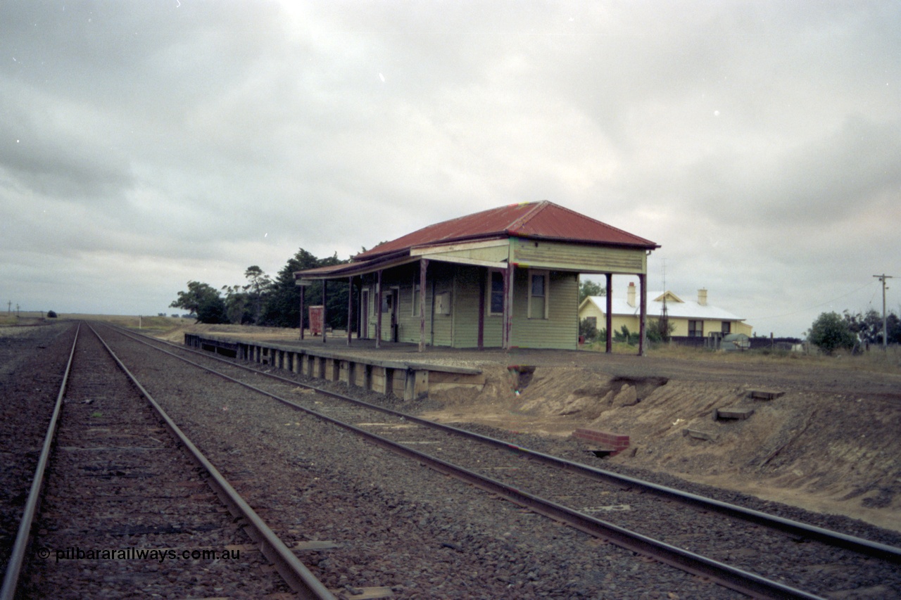 153-3-19
Cressy, station building and platform, looking towards Geelong.
