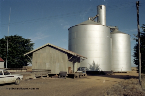 153-3-08
Tatyoon goods shed and Murphy silo complex, station platform at far left.
