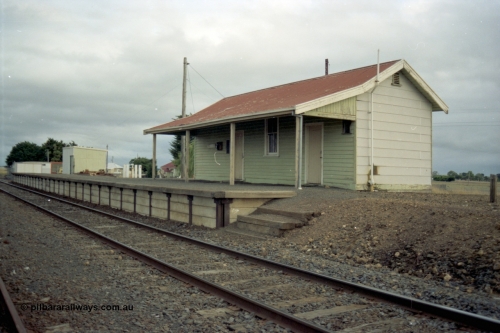 153-3-17
Derrinallum, station building and platform, platform shed, looking towards Geelong.
