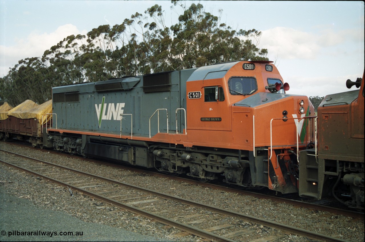 154-17
Lismore, V/Line broad gauge C class locomotive and class leader C 501 'George Brown' Clyde Engineering EMD model GT26C serial 76-824, trailing unit in Adelaide bound goods train 9169.
Keywords: C-class;C501;Clyde-Engineering-Rosewater-SA;EMD;GT26C;76-824;