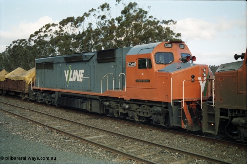 154-17
Lismore, V/Line broad gauge C class locomotive and class leader C 501 'George Brown' Clyde Engineering EMD model GT26C serial 76-824, trailing unit in Adelaide bound goods train 9169.
Keywords: C-class;C501;Clyde-Engineering-Rosewater-SA;EMD;GT26C;76-824;