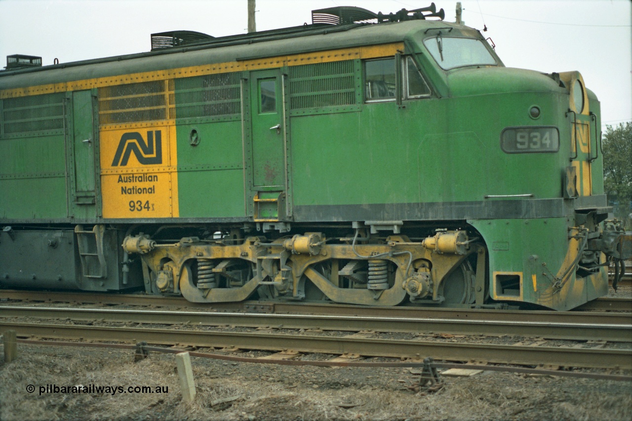 155-25
Melbourne Yard, derailed broad gauge Australian National 930 class 934 built in 1956 by AE Goodwin as ALCo model DL500B serial 81889 in AN livery, right hand cab side shows derailed bogie.
Keywords: 930-class;934;AE-Goodwin;ALCo;DL500B;81889;