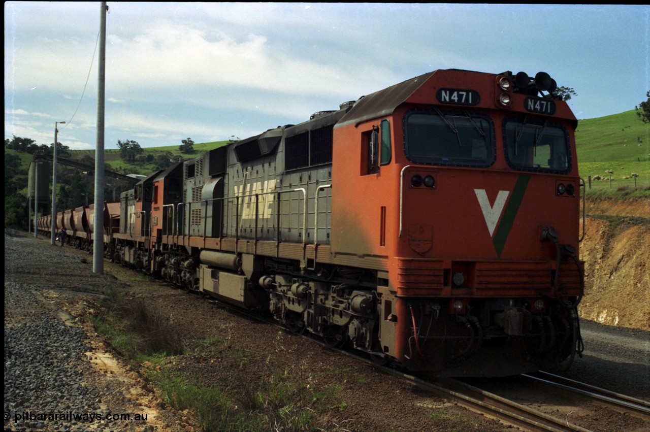 157-11
Kilmore East, Apex Quarry Siding, V/Line broad gauge locomotives N class N 471 'City of Benalla' Clyde Engineering EMD model JT22HC-2 serial 87-1200 and T class T 390 Clyde Engineering EMD model G8B serial 65-420 prepare to push back under the loading bins with the empty rake.
Keywords: N-class;N471;Clyde-Engineering-Somerton-Victoria;EMD;JT22HC-2;87-1200;