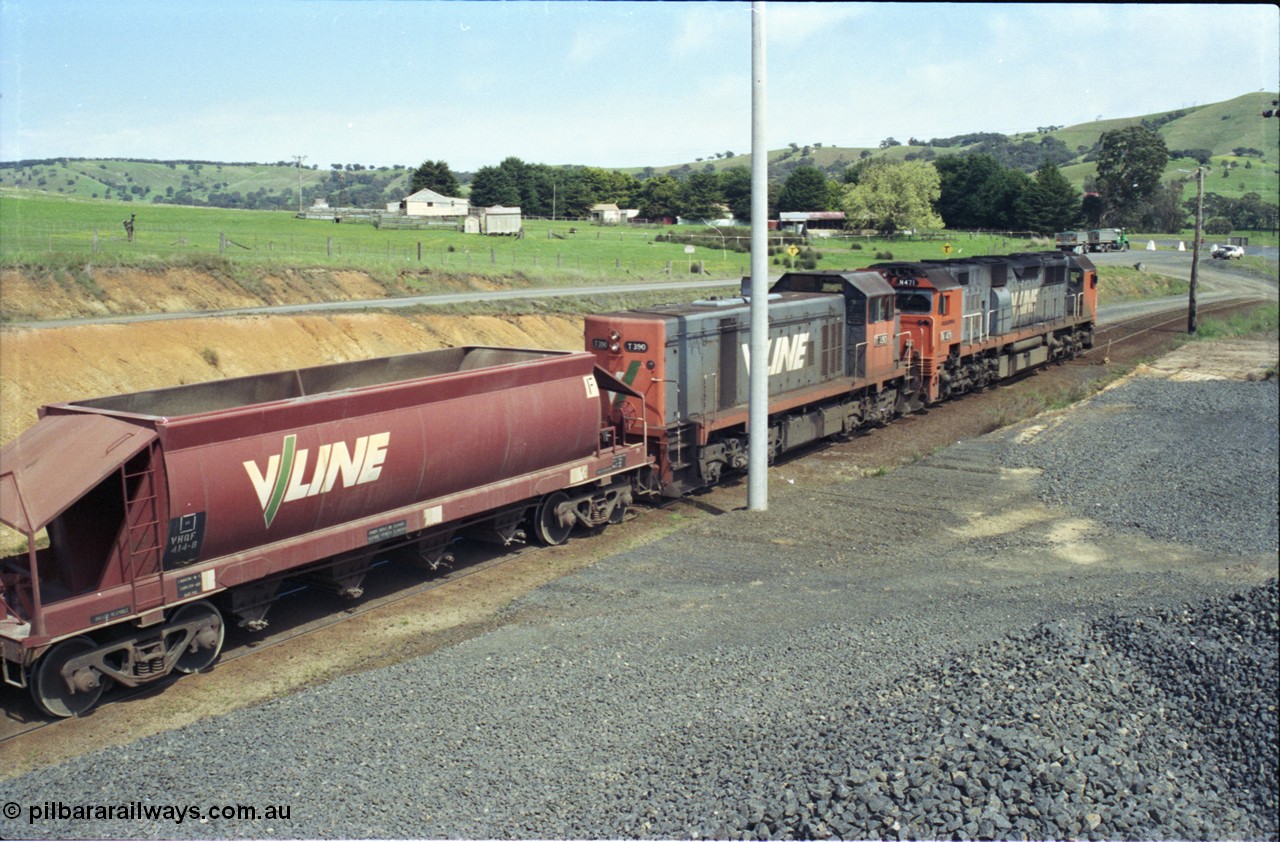 157-16
Kilmore East, Apex Quarry Siding, V/Line broad gauge locomotives N class N 471 'City of Benalla' Clyde Engineering EMD model JT22HC-2 serial 87-1200 and T class T 390 Clyde Engineering EMD model G8B serial 65-420 and VHQF type bogie quarry products waggon VHQF 414, trailing view taken from on top of ballast pile.
Keywords: T-class;T390;Clyde-Engineering-Granville-NSW;EMD;G8B;65-420;