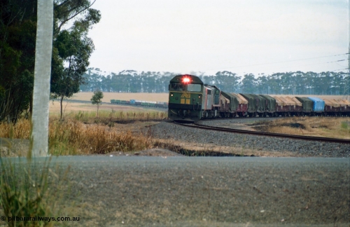 159-14
Lismore, distant view across Gnarpurt Road grade crossing of Australian National broad gauge BL class BL 27 Clyde Engineering EMD model JT26C-2SS serial 83-1011 leading a sister BL class and V/Line S and X class locomotives with down goods train 9169 as it runs round the curves on their way to Adelaide.
Keywords: BL-class;BL27;Clyde-Engineering-Rosewater-SA;EMD;JT26C-2SS;83-1011;