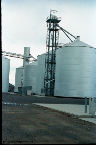 160-11
Murchison East, rear view of Ascom style silo complex with open frame elevator and Murphy style silo complex with annex behind it. The road vehicle receival point for the Ascom silos is visible.

