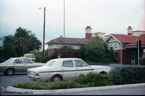 160-28
Shepparton, rear view of station building and car park, HK and HQ Holdens.
Keywords: HK;Holden;General-Motors;
