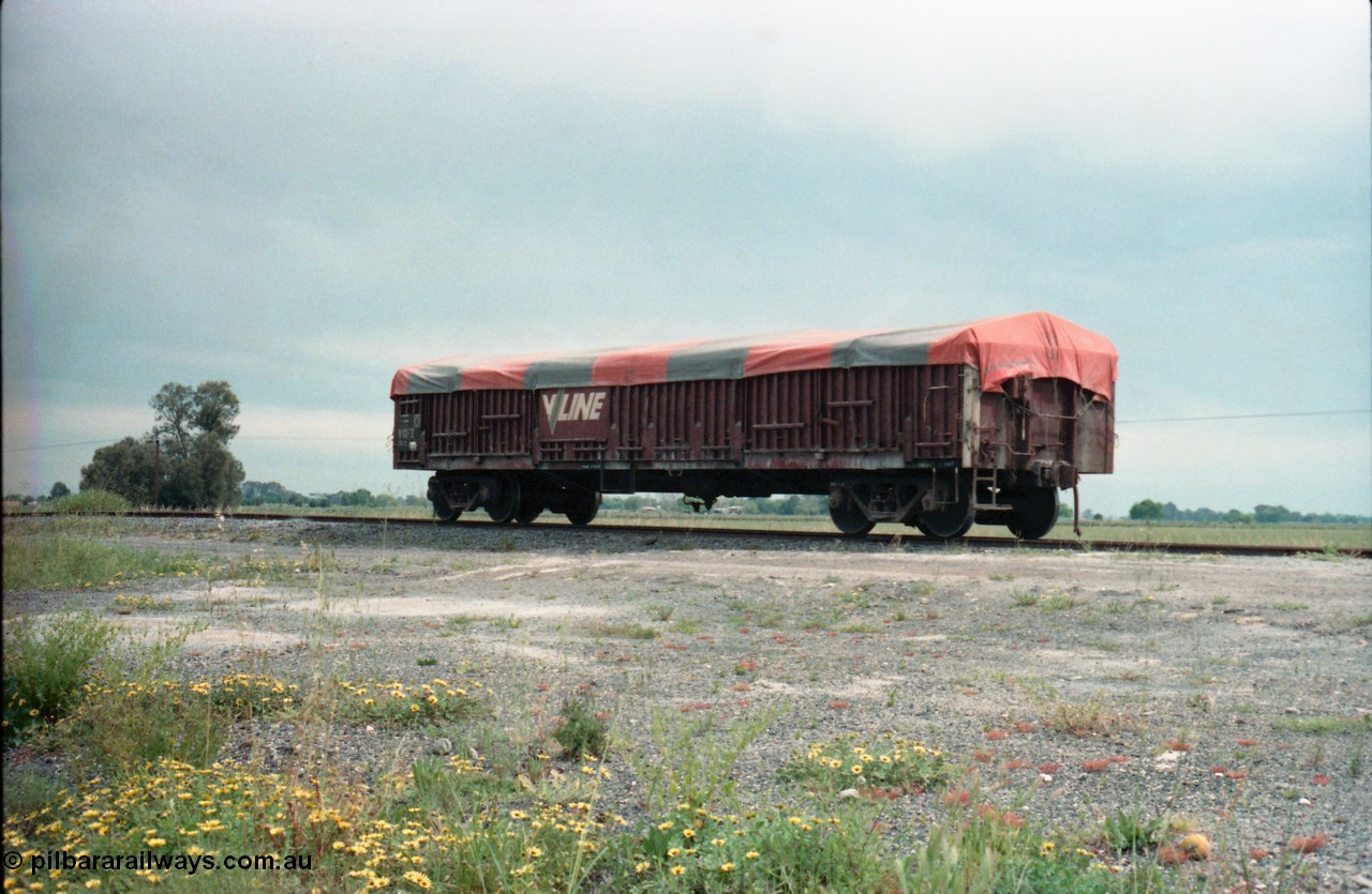 161-10
Katunga, V/Line broad gauge VOFX type bogie open waggon VOFX 36 with tarpaulin for fertiliser transport, ratchet style hand brake, originally built by Victorian Railways Newport Workshops in September 1962 as an ELF type, in 1964 to ELX, in 1980 to VOCX and in 1987 to VOFX.
Keywords: VOFX-type;VOFX36;Victorian-Railways-Newport-WS;ELF-type;