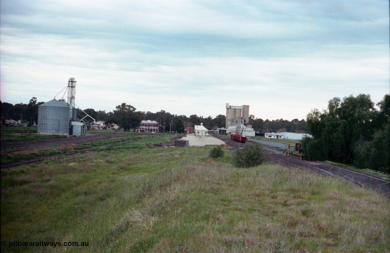 161-34
Tocumwal, station yard overview looking south, the yard on the left is the broad and standard gauge trans-shipping yards, the silos are serviced by broad gauge rails, the station building, platform and fetters trolley shed are in the middle, hotel and derelict flour mill form the backdrop and the broad gauge yard with V/Line sleeper transport waggons and broad gauge cattle yards on the right side. The track ending at the yards is the standard gauge cattle yards track.
