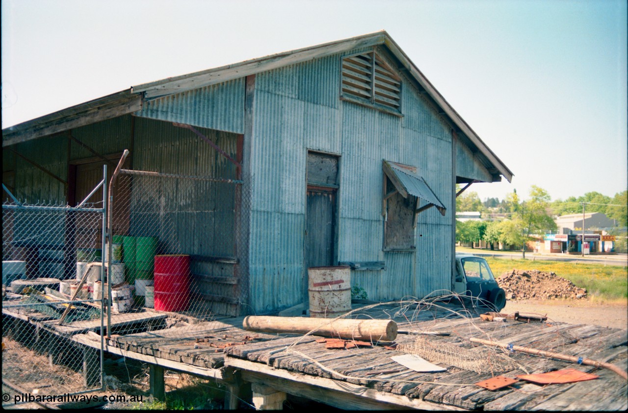 162-1-04
Healesville, western wall and loading platform, in very poor condition, Victorian Railways 20 ft goods shed.
