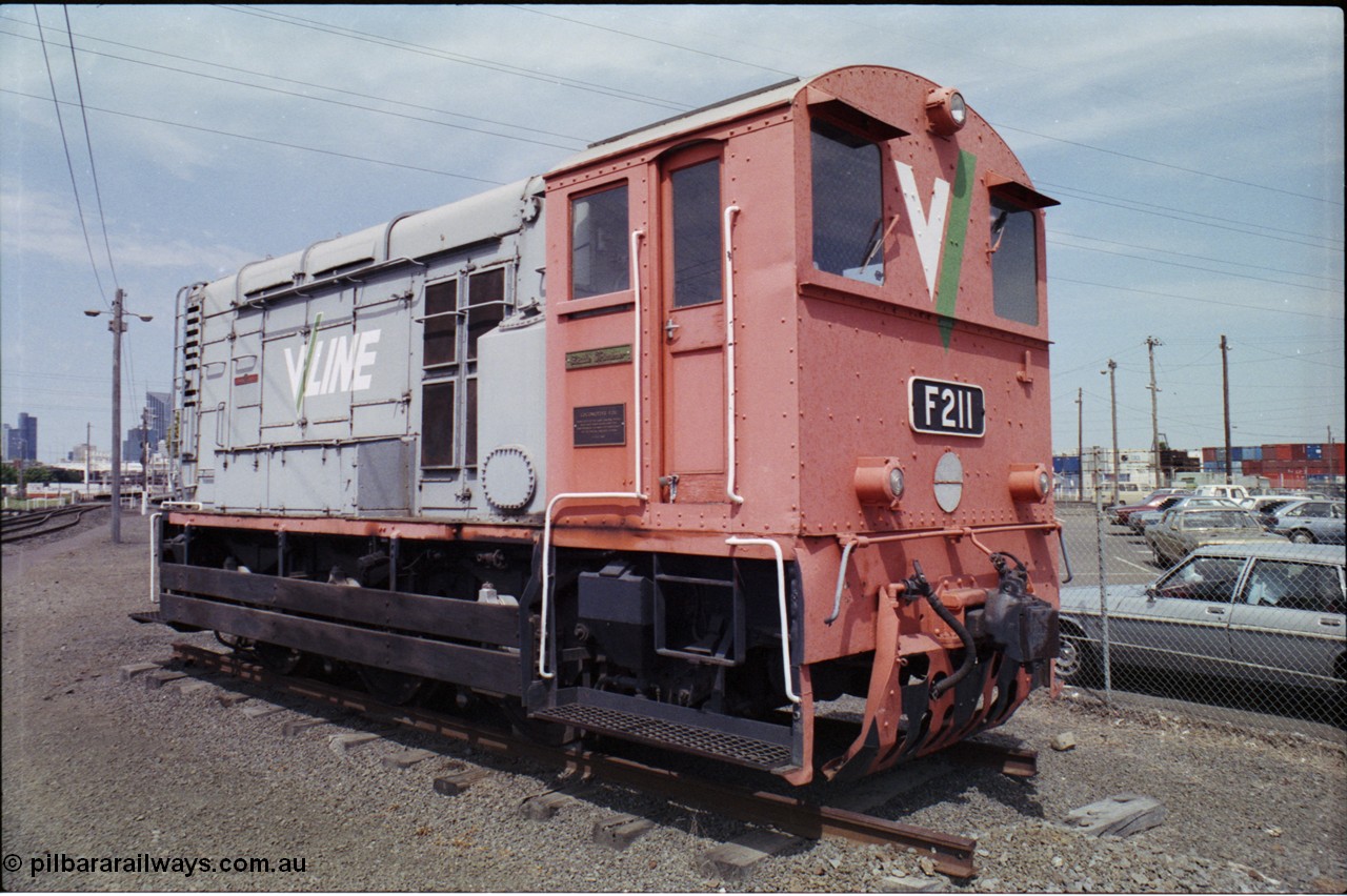 162-2-14
South Dynon Motive Power Depot, restored and statically persevered at the entrance to the depot, broad gauge shunting locomotive F class 211 'Little Trimmer' 0-6-0 built by English Electric, UK serial 1915 entered service May 1957.
Keywords: F-class;F211;English-Electric;0-6-0;1915;