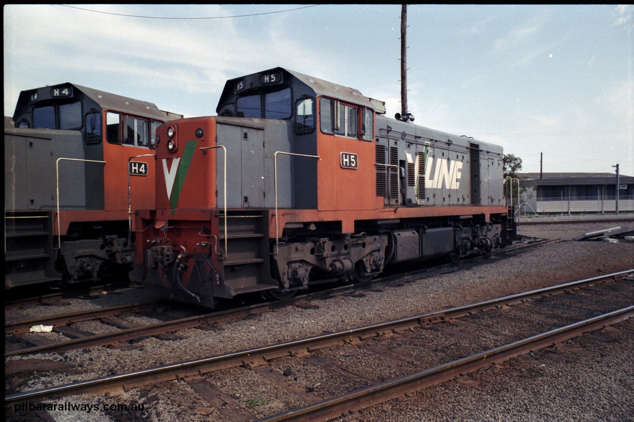 162-2-23
South Dynon Motive Power Depot, broad gauge turntable radial roads, V/Line diesel electric locomotive H class H 5 Clyde Engineering EMD model G18B serial 68-632 stands next to sister H 4 serial 68-631, PTC Open Day.
Keywords: H-class;H5;Clyde-Engineering-Granville-NSW;EMD;G18B;68-632;