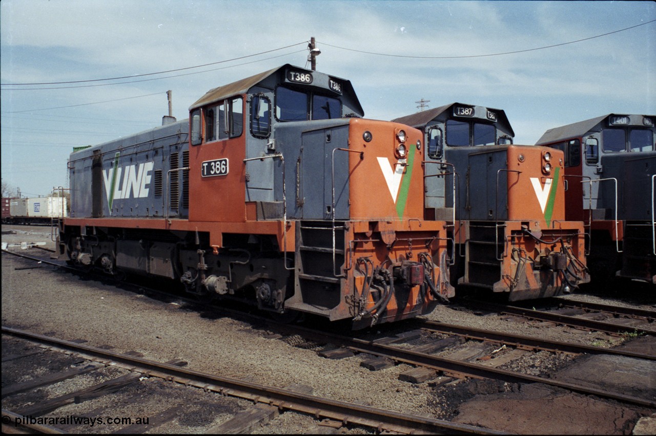 162-2-25
South Dynon Motive Power Depot, broad gauge turntable radial roads, V/Line diesel electric locomotives T class T 386 Clyde Engineering EMD model G8B serial 64-341, T 387 serial 65-417 and obscured T 401 Clyde Engineering EMD model G18B serial 67-496, PTC Open Day.
Keywords: T-class;T386;Clyde-Engineering-Granville-NSW;EMD;G8B;64-341;