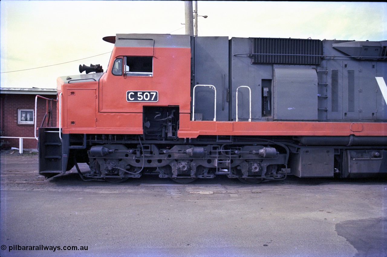 162-3-05
Melbourne Yard, broad gauge V/Line 3,000 horsepower diesel electric locomotive C class C 507 Clyde Engineering EMD model GT26C serial 76-830, cab side view, shows automatic staff exchanger, bogie steps and hand brake, at the PTC Open Day.
Keywords: C-class;C507;Clyde-Engineering-Rosewater-SA;EMD;GT26C;76-830;