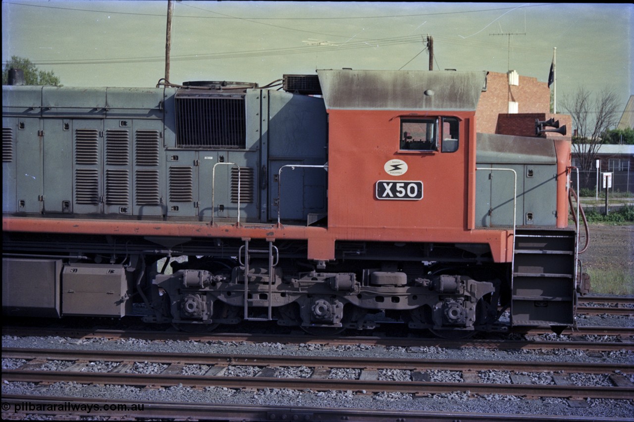 162-3-24
Seymour, V/Line broad gauge diesel electric locomotive X class X 50 Clyde Engineering EMD model G26C serial 75-797, cab side shot, stabled down Wodonga goods train 9303.
Keywords: X-class;X50;Clyde-Engineering-Rosewater-SA;EMD;G26C;75-797;