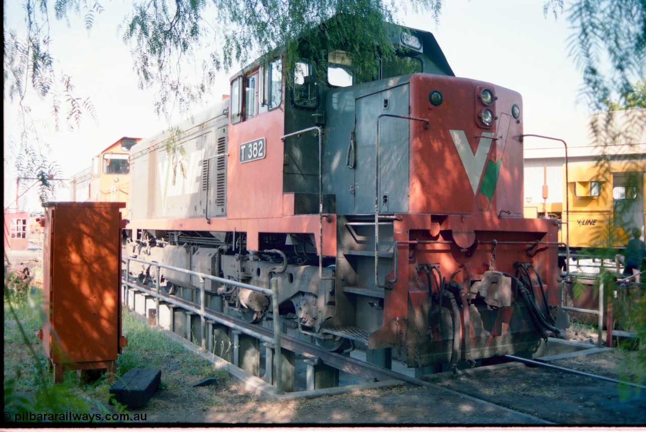 163-16
Seymour loco depot turntable roads, V/Line broad gauge T class loco T 382 Clyde Engineering EMD model G8B serial 64-337 sits over the brake pit road couple to a Y class, turntable in the background.
Keywords: T-class;T382;Clyde-Engineering-Granville-NSW;EMD;G8B;64-337;