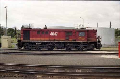 165-21
Albury yard, NSWSRA standard gauge yard shunter 48 class 4847 AE Goodwin ALCo model DL531 serial G3387-2, side view.
Keywords: 48-class;4847;AE-Goodwin;ALCo;RSD-8;DL531;G3387-2;