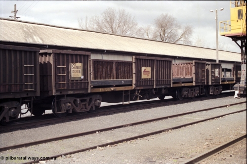 165-24
Albury yard view of standard gauge NSWSRA NRJY type bogie slab steel waggon NRJY 20941, former trans-shipping shed behind.
Keywords: NRJY-type;NRJY20941;