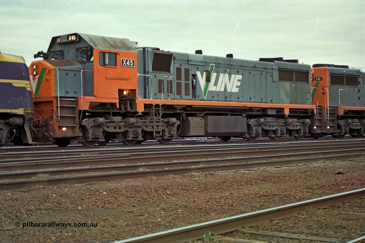 166-12
Albury, V/Line broad gauge third series X class leader X 45 'Edgar H Brownbill' Clyde Engineering EMD model G26C serial 75-792 in the shafts of train 9334.
Keywords: X-class;X45;Clyde-Engineering-Rosewater-SA;EMD;G26C;75-792;