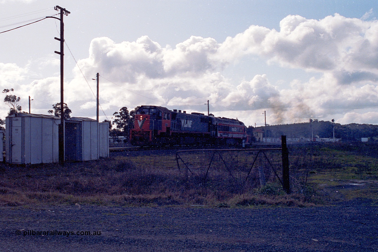 166-24
Wallan, Wallan Loop, V/Line standard gauge X class locomotive X 37 Clyde Engineering EMD model G26C serial 70-700 tows a damaged NSWSRA XPT power car to Melbourne.
Keywords: X-class;X37;Clyde-Engineering-Granville-NSW;EMD;G26C;70-700;