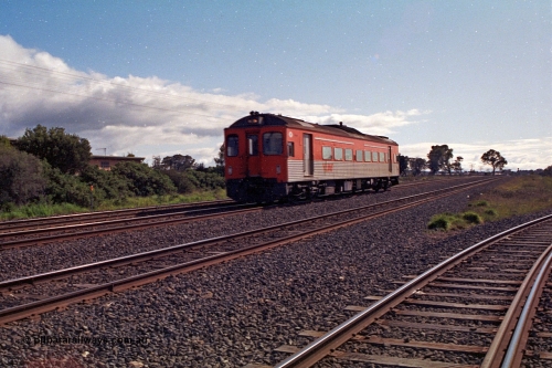 166-15
Somerton, up broad gauge V/Line passenger train from Seymour being operated by a Tulloch Ltd built DRC class Diesel Rail car, dual gauge line to Blue Circle Cement siding in the right hand corner.
