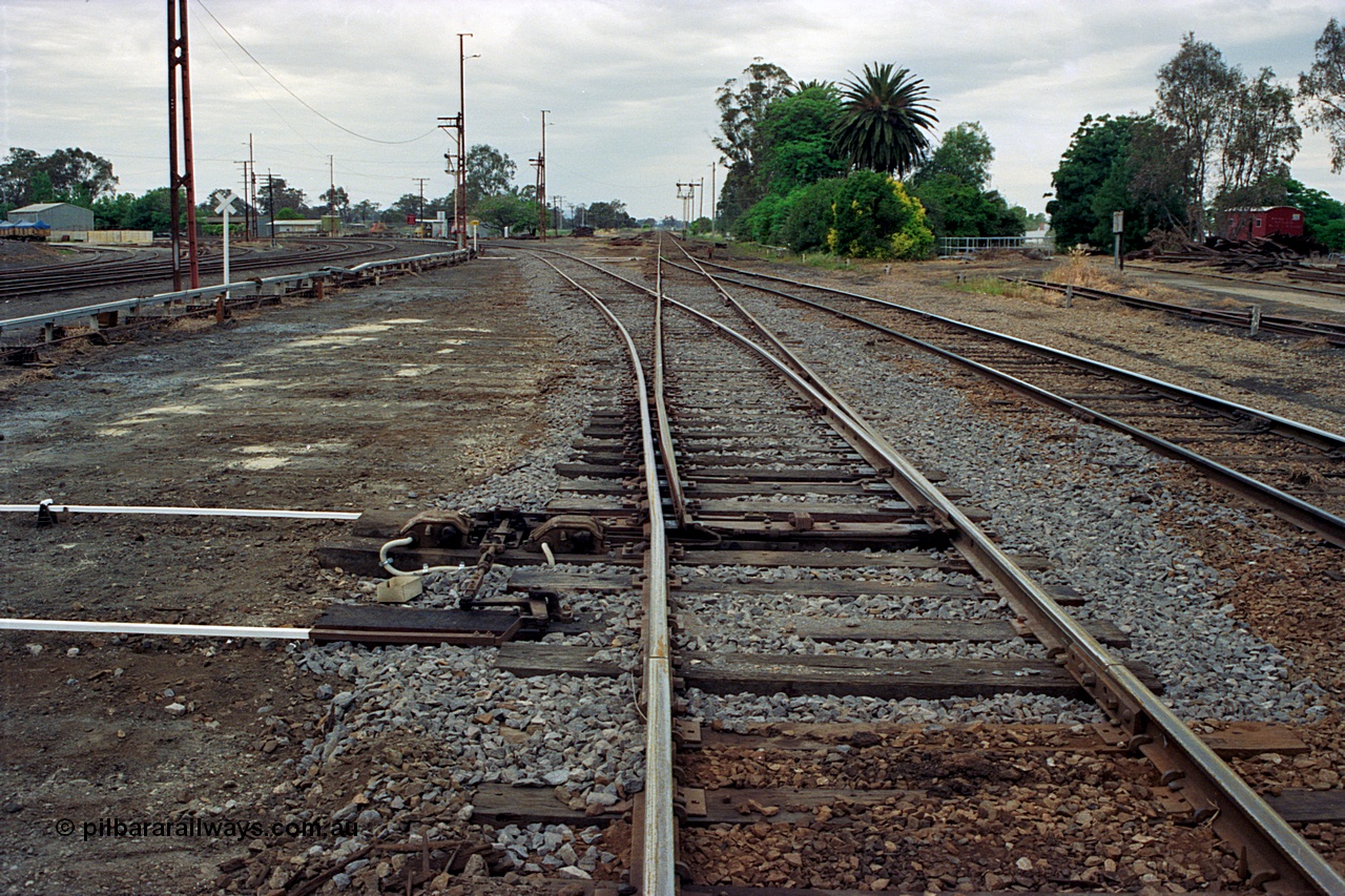 170-22
Benalla, rationalised yard view looking north, shows the No.2 Road, or former mainline now set for the Oaklands line with new interlocking and points installed, mainline from Wodonga is set for No.1 Road on the right, on the right is the former loco depot area.
