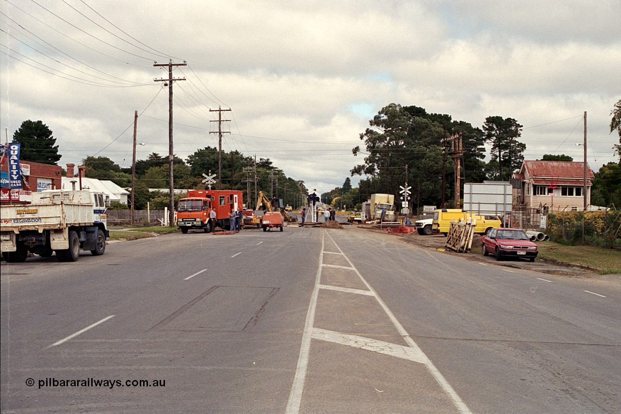 171-01
Ballarat, Linton Junction signal box Gillies St, work site view, interlocked gates being replaced by boom barriers.
