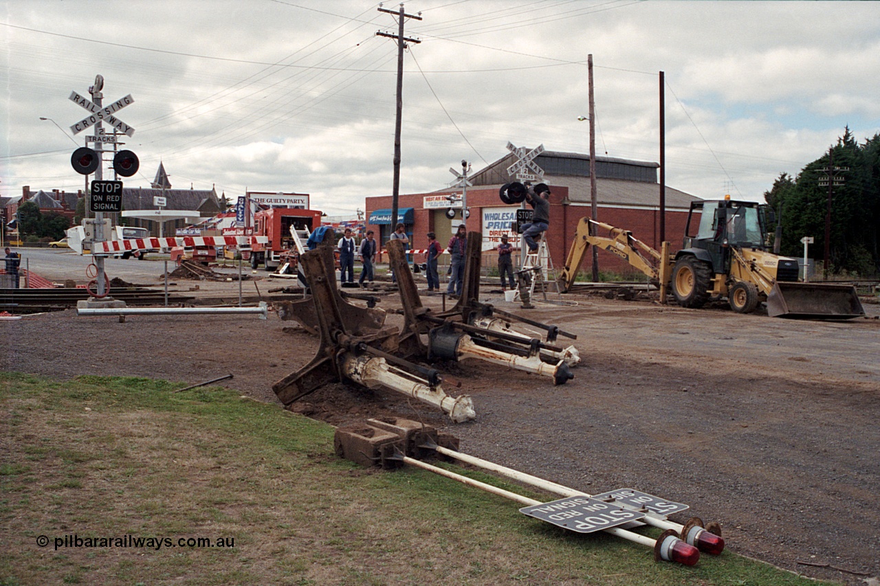 171-05
Ballarat, Linton Junction signal box Gillies St, work site view, interlocked gates being replaced by boom barriers, view of removed interlocked gate posts, boom barriers in position.
