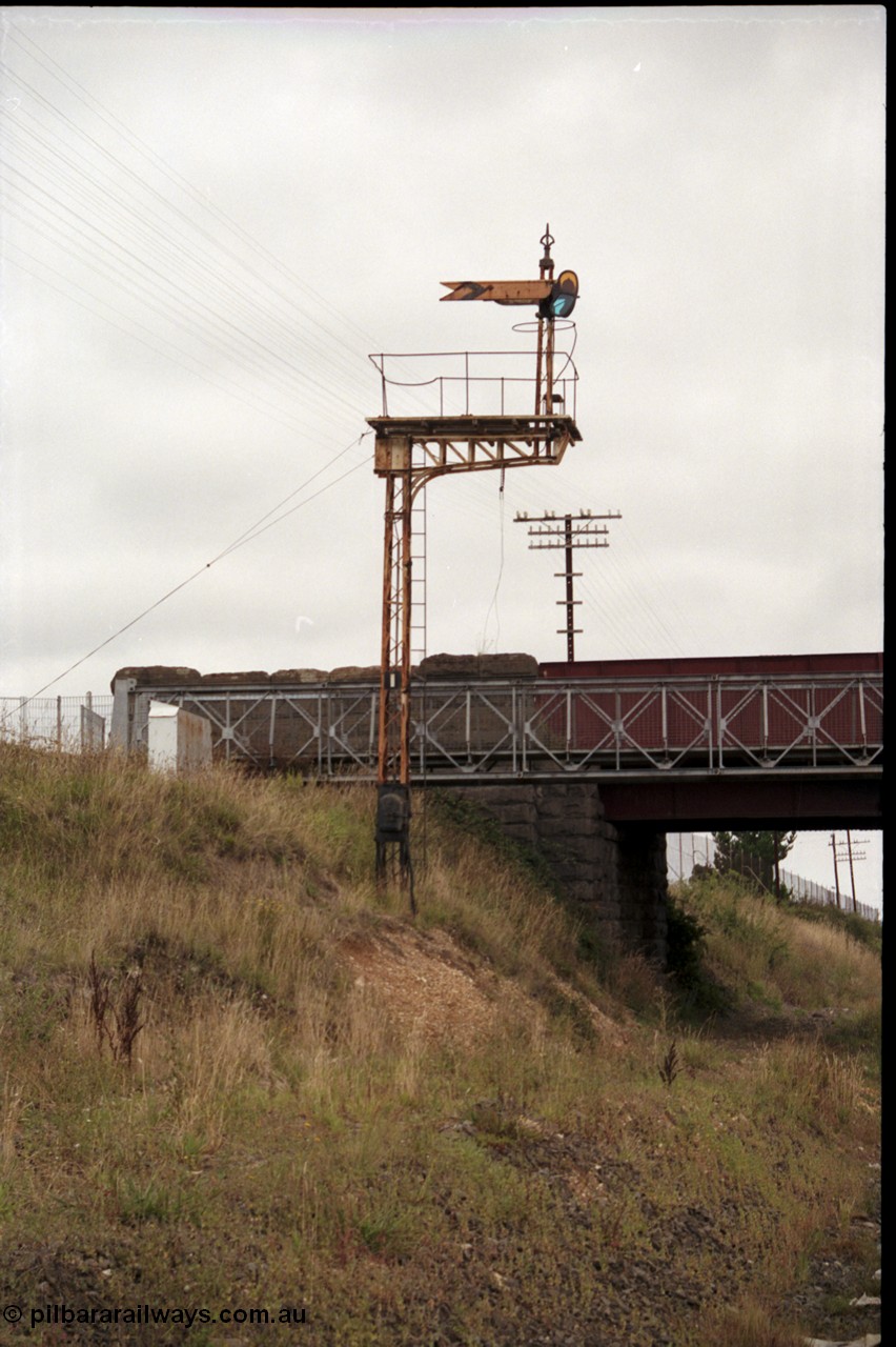 172-25
Ballarat East, semaphore signal post 1, down distant signal, Queen Street overbridge.
