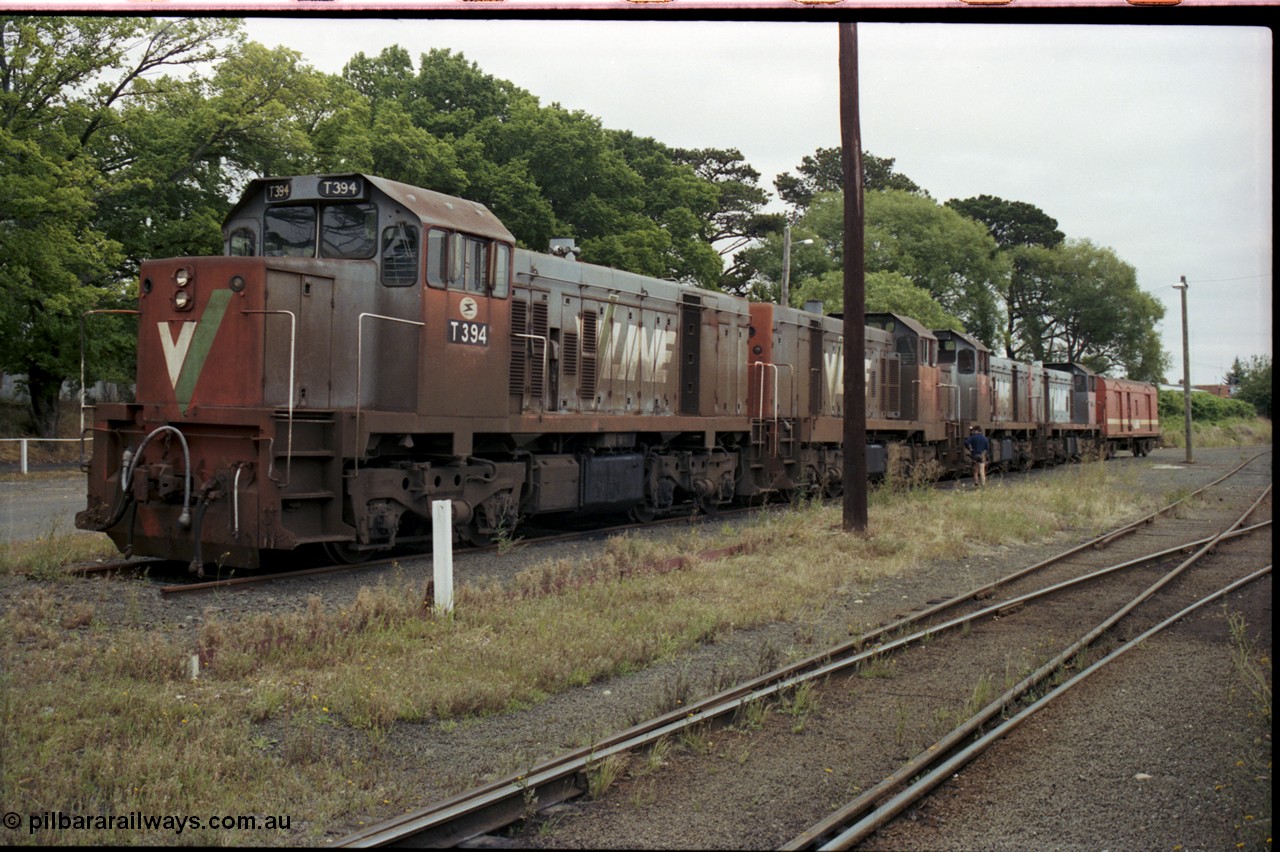 172-32
Ballarat East loco depot, V/Line broad gauge T classes T 394 Clyde Engineering EMD model G8B serial 65-424, 3 more stored out of service along with a CP type bogie guards van.
Keywords: T-class;T394;Clyde-Engineering-Granville-NSW;EMD;G8B;65-424;