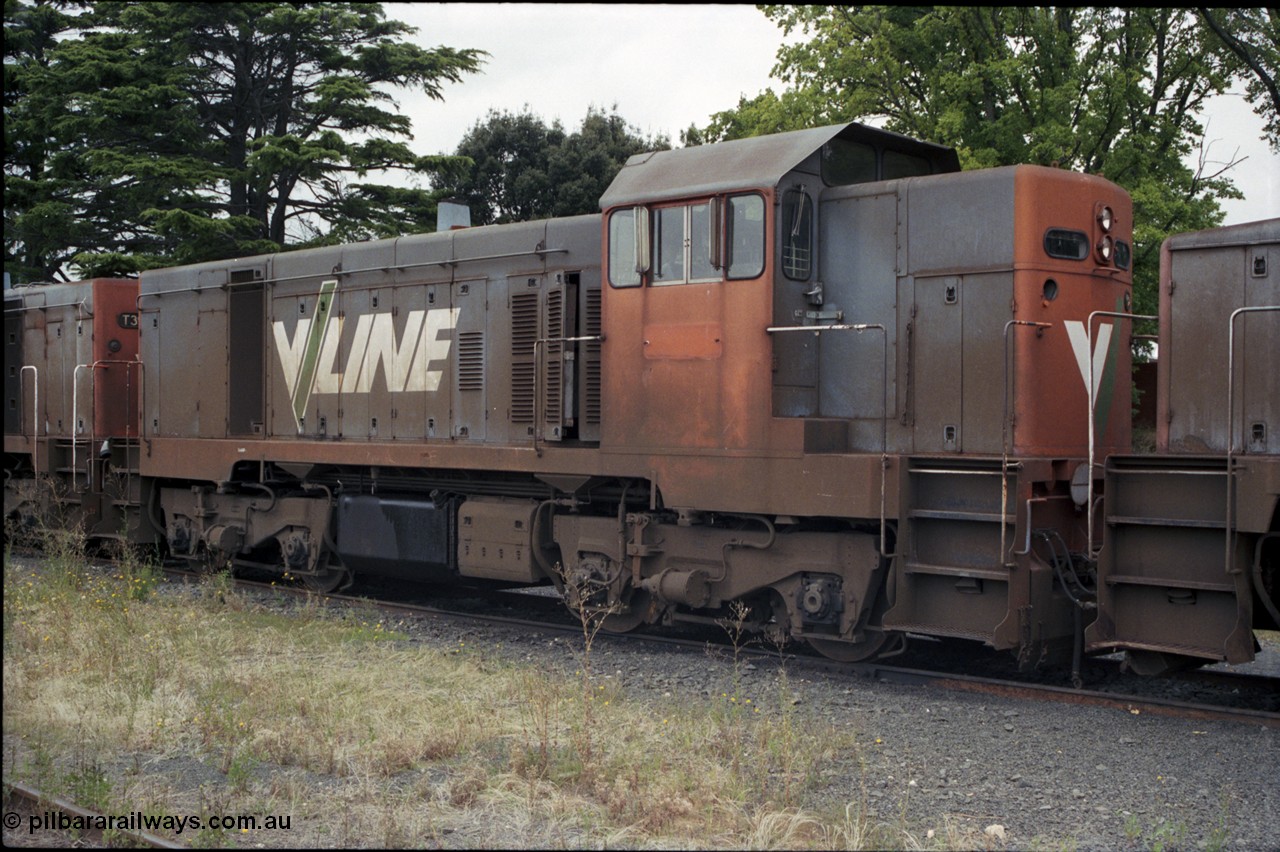 172-33
Ballarat East loco depot, V/Line broad gauge T class, 2nd series, stored with several other members of the class.
Keywords: T-class;Clyde-Engineering-Granville-NSW;EMD;G8B;