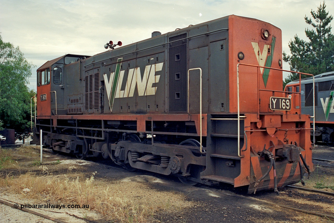 174-09
Wodonga, loco depot, turntable radial roads, V/Line broad gauge Y class Y 169 Clyde Engineering EMD model G6B serial 68-589 rest with A class A 70 beside it.
Keywords: Y-class;Y169;Clyde-Engineering-Granville-NSW;EMD;G6B;68-589;