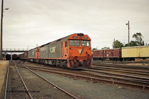 174-24
Albury, yard view from station dock area, V/Line standard gauge G class locomotives G 523 Clyde Engineering EMD model JT26C-2SS serial 86-1236 and a sister lead an up Melbourne bound goods train away from the north yard, the broad gauge track and diamond can be seen running across the dock road.
Keywords: G-class;G523;Clyde-Engineering-Rosewater-SA;EMD;JT26C-2SS;86-1236;