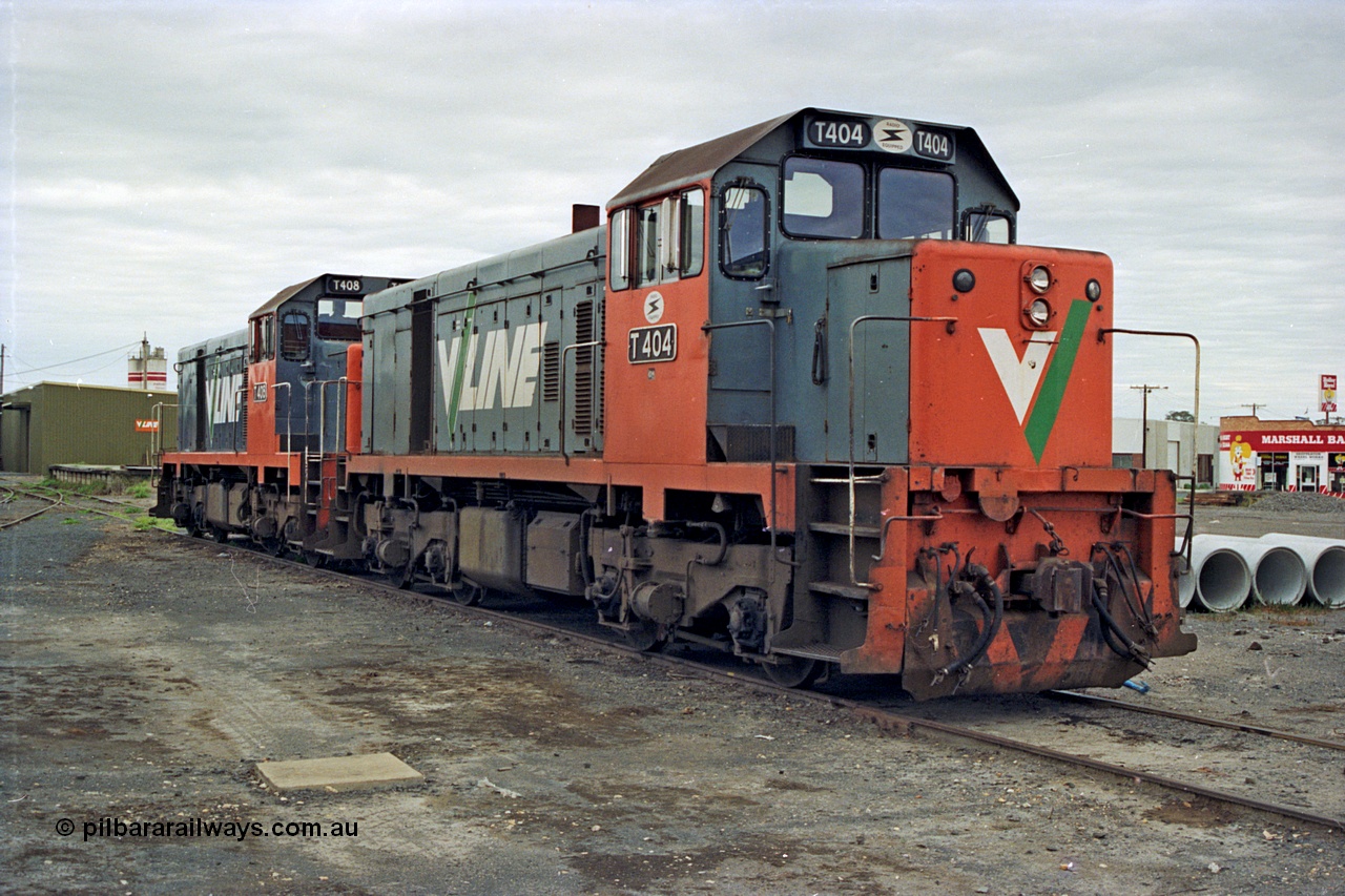 175-01
Shepparton, yard view with V/Line broad gauge T class locomotives T 404 Clyde Engineering EMD model G18B serial 67-499 and T 408 serial 68-624 stabled in the yard.
Keywords: T-class;T404;Clyde-Engineering-Granville-NSW;EMD;G18B;67-499;