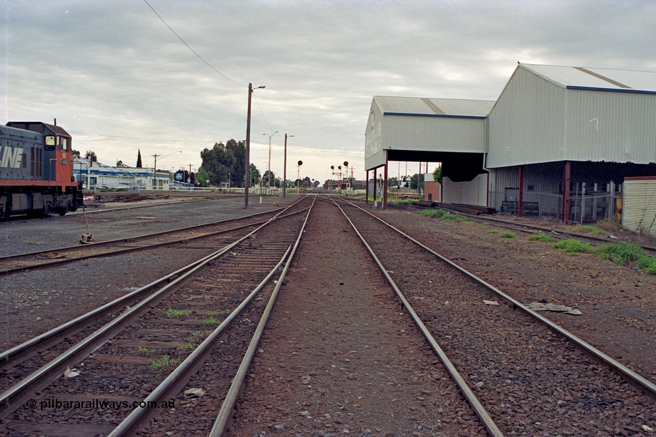 175-06
Shepparton station yard overview looking north, between No.1 and 2 roads, stabled V/Line broad gauge T class loco at left, lines heading north are the Tocumwal line, left, and the Dookie, former Katamatite, line on the right, on the far right is the former engine track, now disused Tubemakers Siding.
